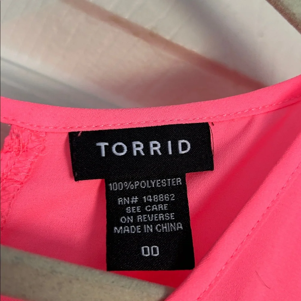 Torrid cage back bright pink dolman sleeve high low hem blouse size medium - Picture 3 of 3